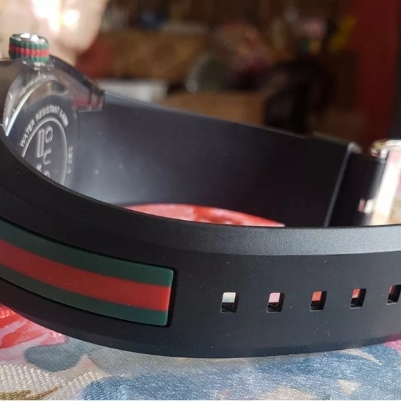 New Gucci Sync XXL 46mm YA137101 Black Rubber Band Black Dial Unisex Watch - Picture 3 of 8